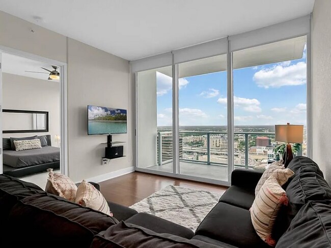 Foto del edificio - 150 E Robinson St