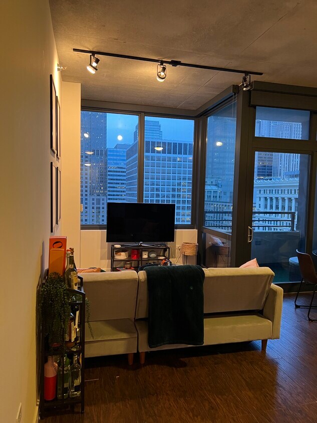 Foto principal - 235 W Van Buren St