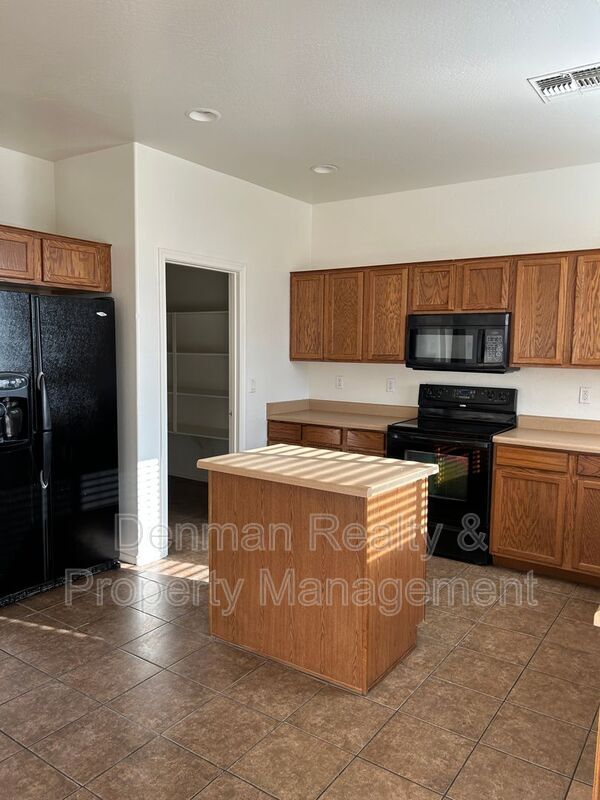 Building Photo - 6526 S 71st Dr