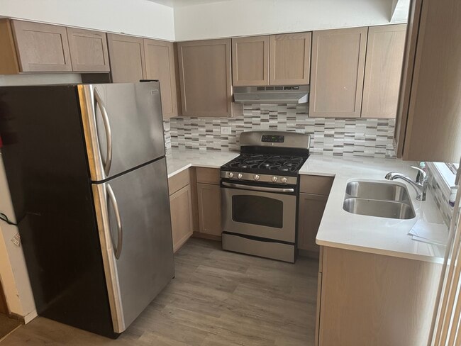 Building Photo - 1521 Berg Dr