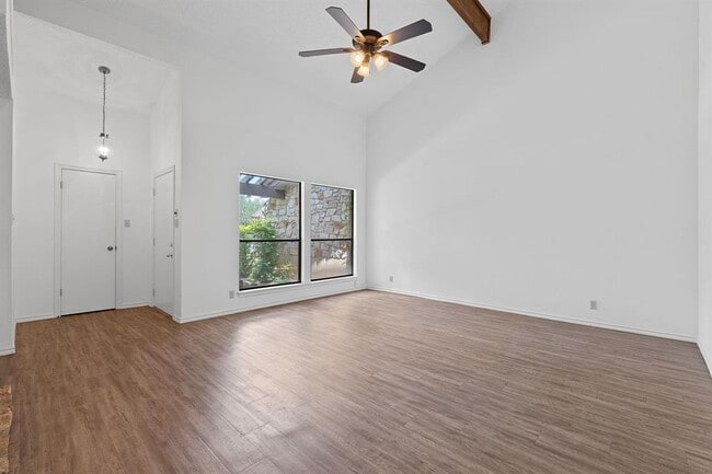 Building Photo - 2217 Onion Creek Pkwy