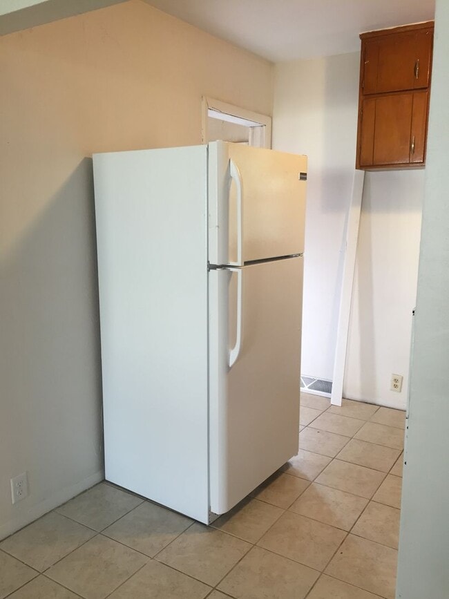 Building Photo - 610 Anthony St