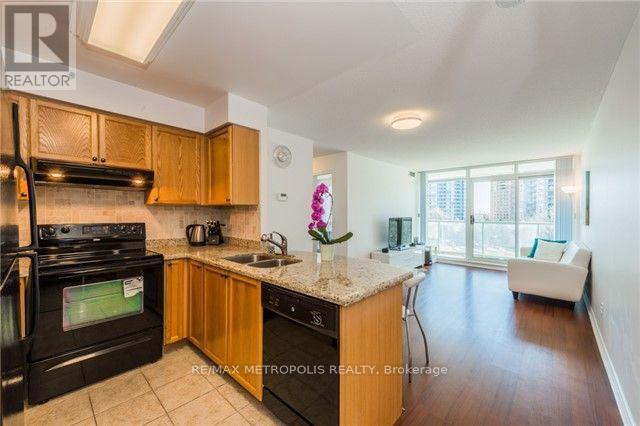 Building Photo - 5500-5500 Yonge St