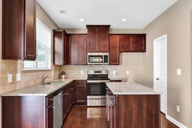 Building Photo - 5860 Vinyard Ln