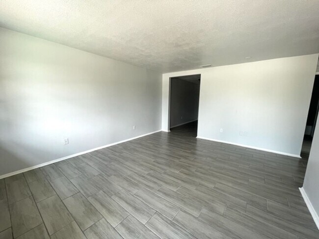 Building Photo - 5703 9th Street Circle East