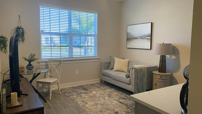 Foto del edificio - 16068 Crofton Spgs Wy