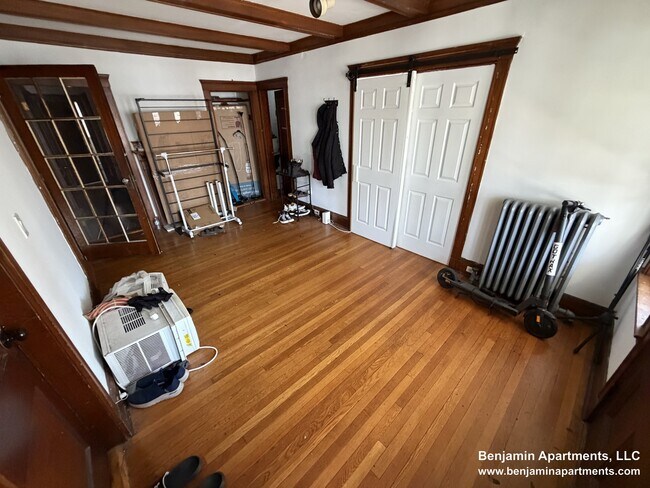 Building Photo - 23 Moraine St
