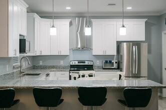 Building Photo - 305 Jettyview Rd