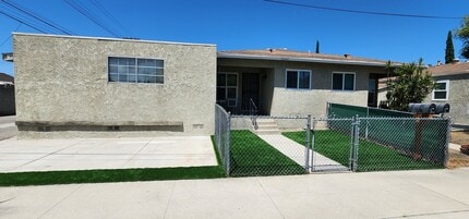 Building Photo - 2307 Kenmere Ave