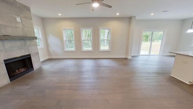 Building Photo - 4110 Whispering Oaks Dr