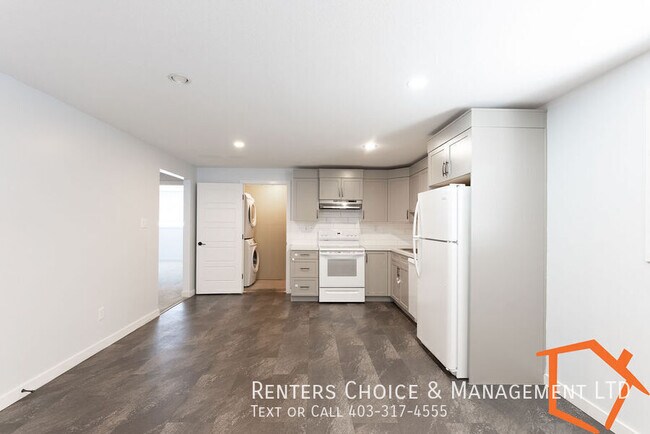 Photo du bâtiment - 2 bedroom Basement Suite, IMPROVED PRICE, Assigned Parking,