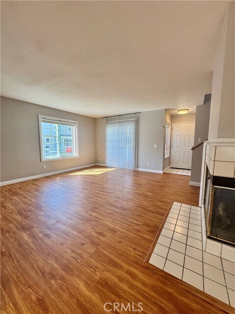 Building Photo - 2800 Plaza del Amo