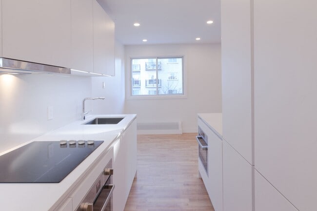 Building Photo - 735 Rue Gordon