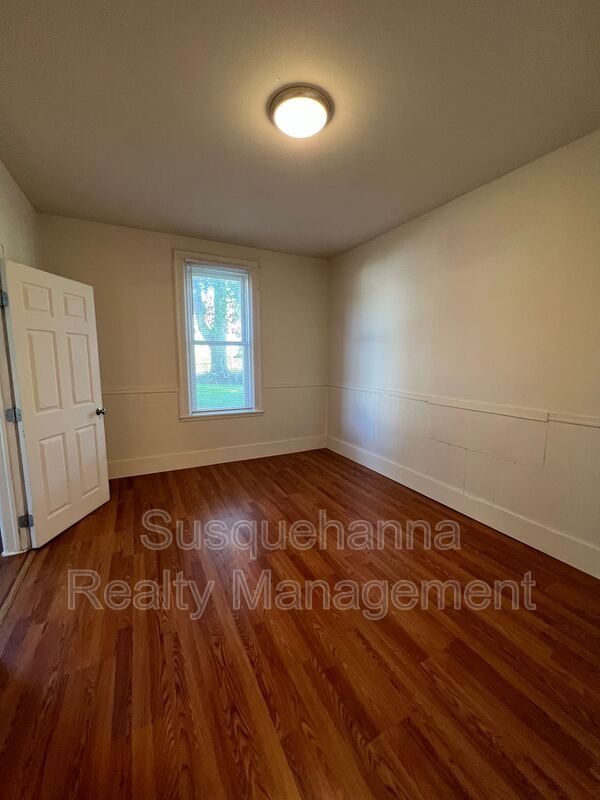 Building Photo - 175 E Derry Rd
