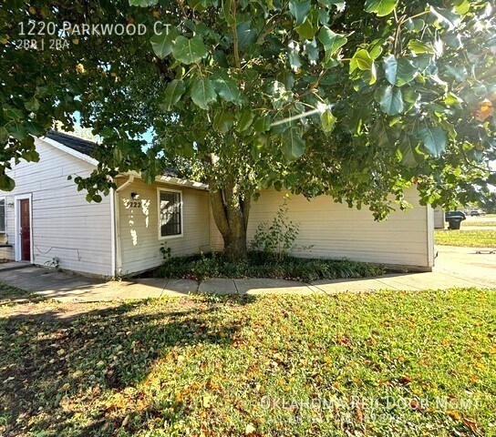 Primary Photo - 1220 Parkwood Ct