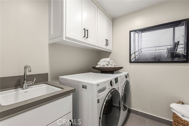 Building Photo - 204 S Helberta Ave