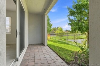 Building Photo - 147 Lakeside Lndg Ct