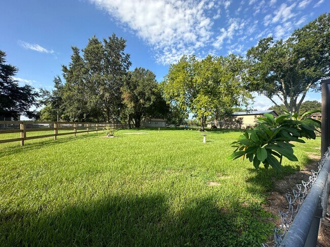 Building Photo - 3 br, 2 bath House - 2190 Belaire Dr
