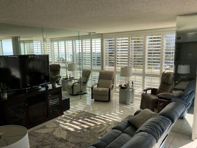 Building Photo - 1730 Avenida Del Mundo