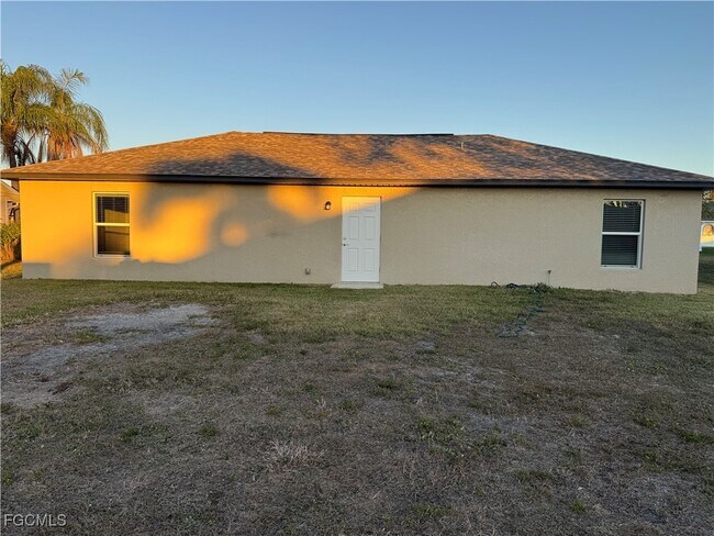 Building Photo - 3022 SW 14th Ct