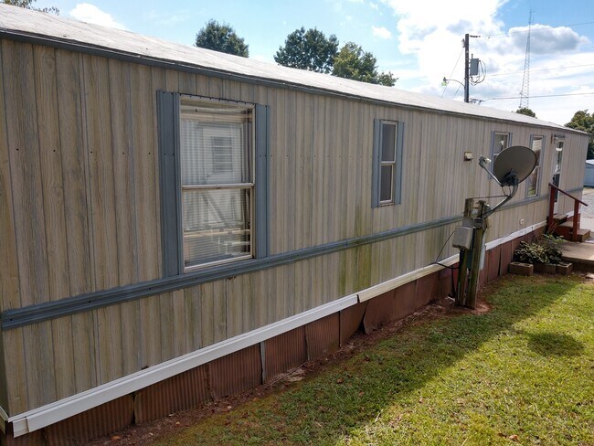 Foto del edificio - 7960 Reynolda Rd