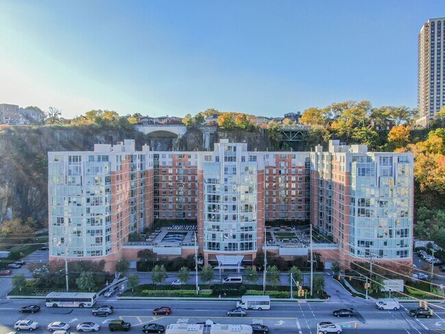 Foto del edificio - 7606 River Rd