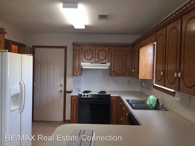 Building Photo - 15 Cottonwood Dr