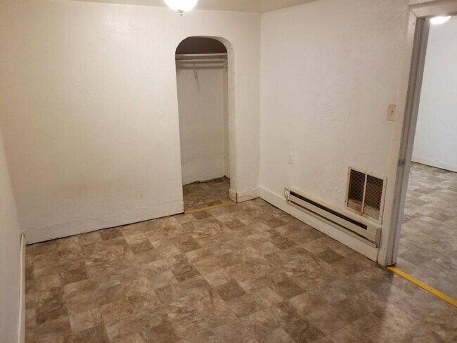 Building Photo - 170 2nd St apt 4