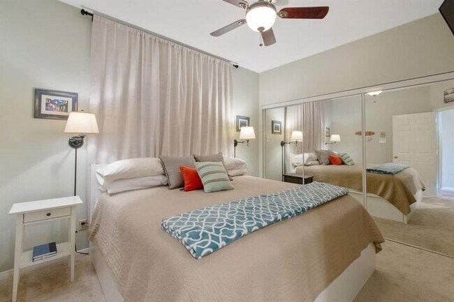 Foto del edificio - 12800 Melville Dr