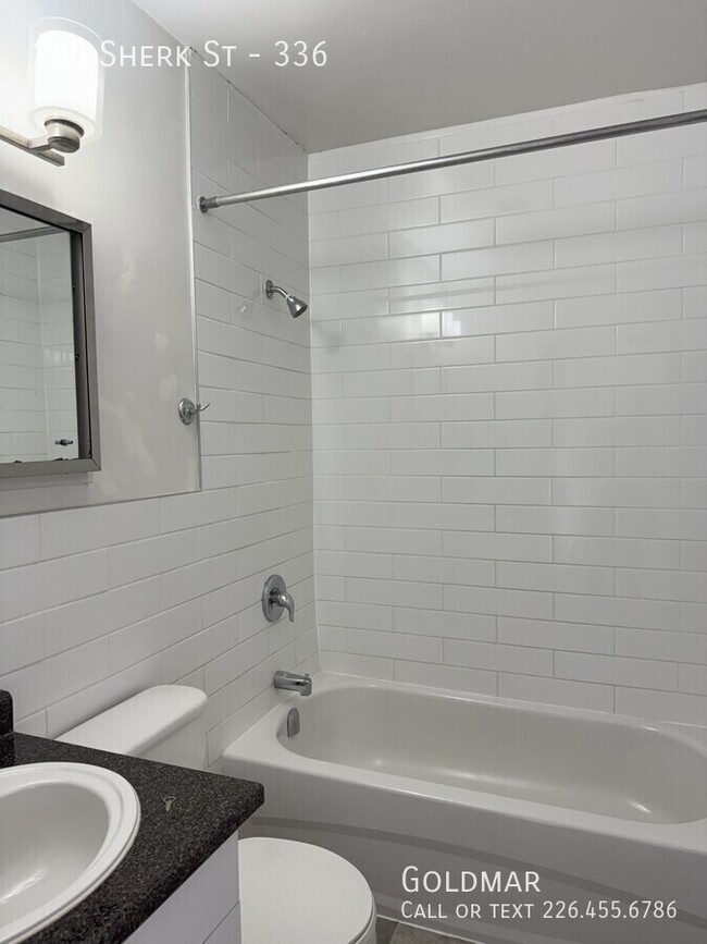 Building Photo - ALL INCLUSIVE! Apartment Near Downtown Lea...