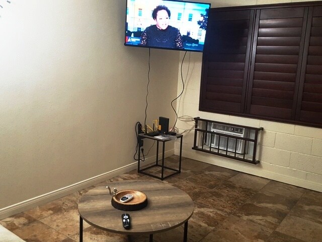 A/C and Internet /TV cable - 4600 University Center Dr