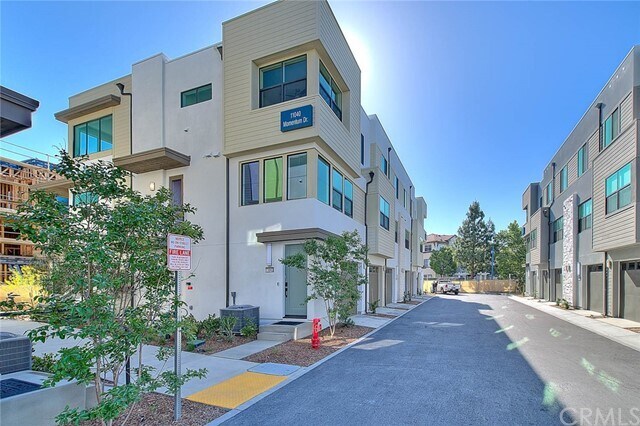 Building Photo - 11048 Momentum Dr