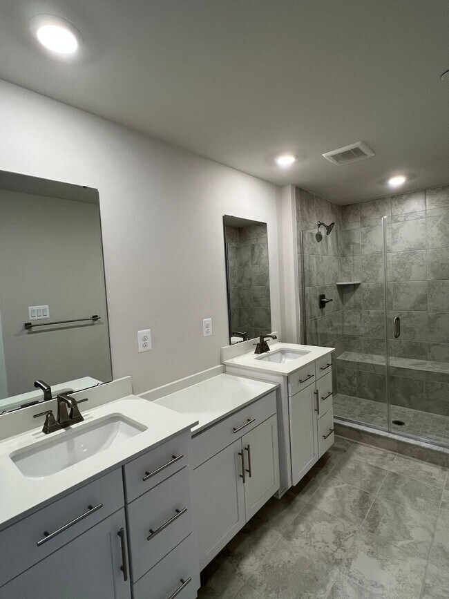 Building Photo - Gorgeous  Townhome in New Market
