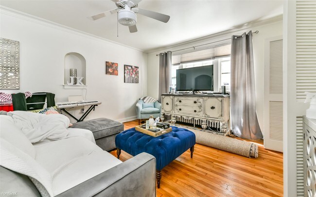 Foto del edificio - 1 br, 1 bath Apartment - 6351 Walnut St Apt 3