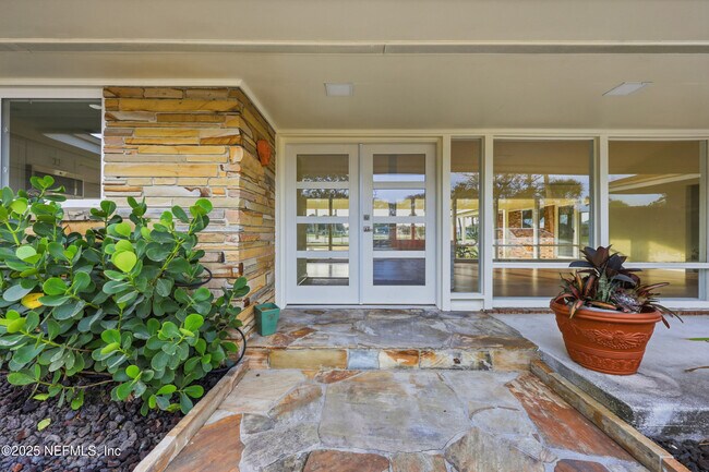 Foto del edificio - 330 San Juan Dr