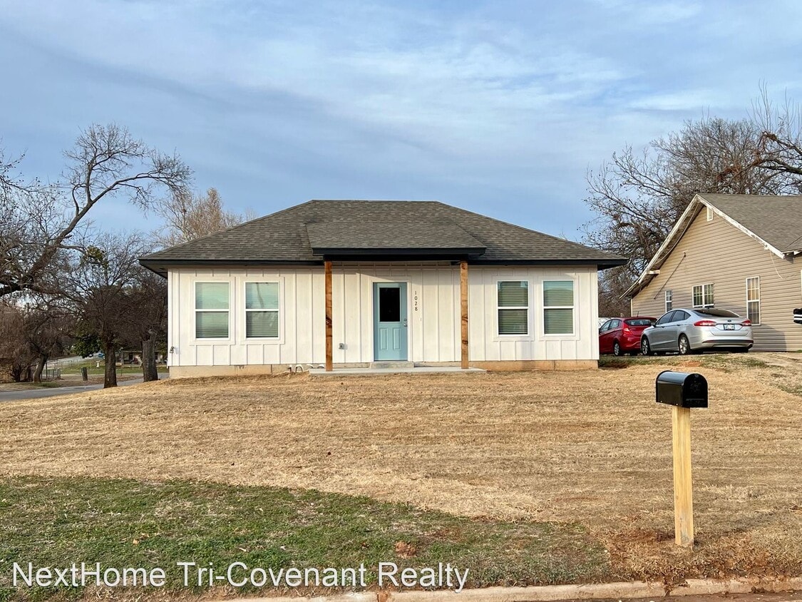 Primary Photo - 2 br, 2 bath House - 1028 W Iowa