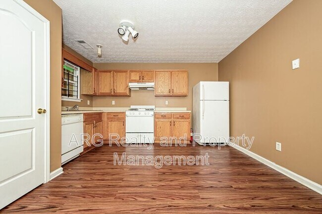 Foto del edificio - 2956 Fields Dr