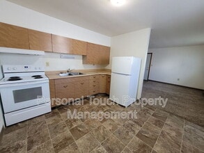 Building Photo - 132 6th Ave N