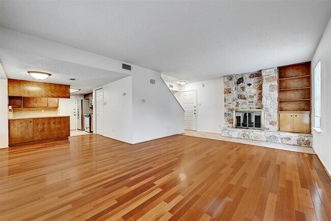 Foto del edificio - 7210 Bill Hughes Rd