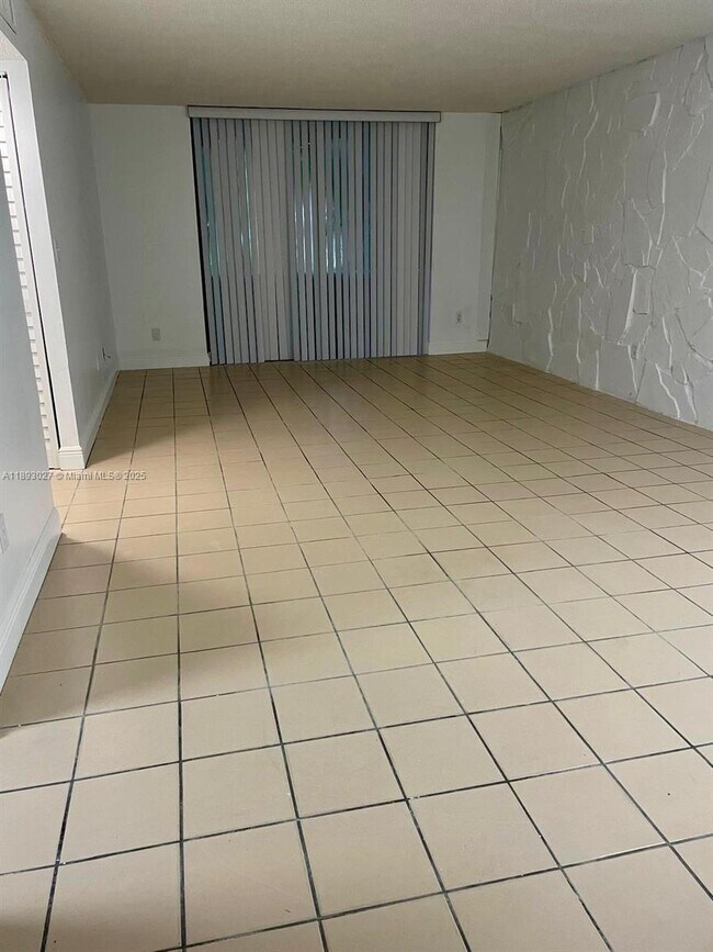Foto del edificio - 8501 NW 8th St
