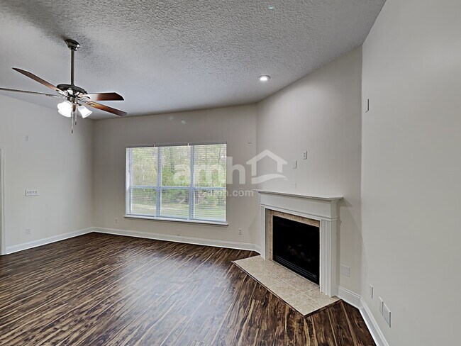 Foto del edificio - 604 Battersea Dr