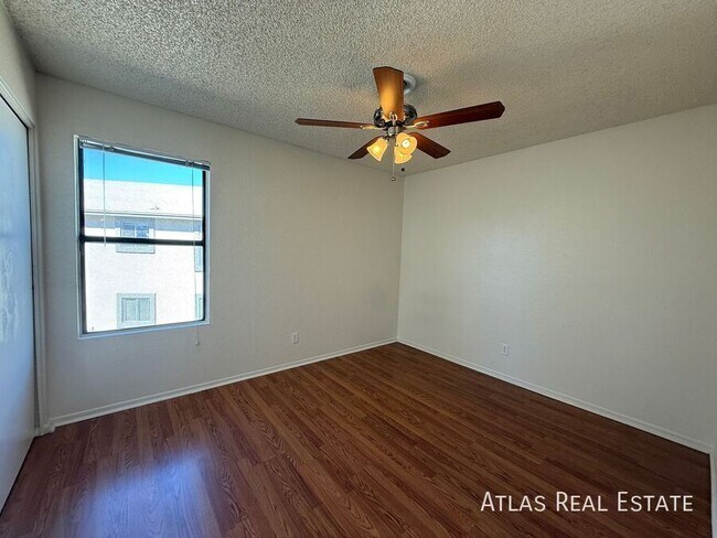 Foto del edificio - 465 W Ivyglen St