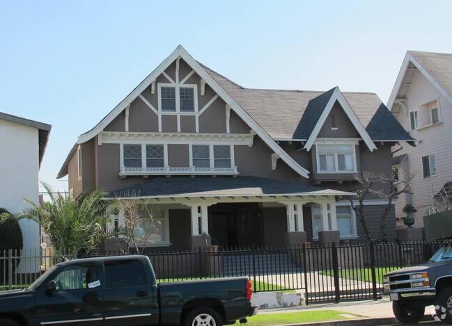 Building Photo - 1126 S Lake St