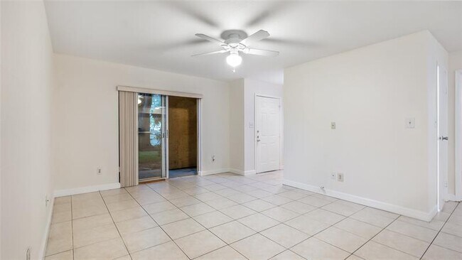 Foto del edificio - 875 Riverside Dr