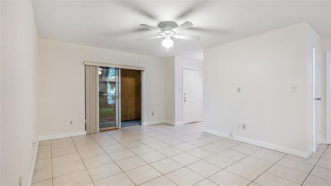 Building Photo - 875 Riverside Dr
