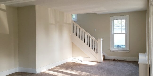 Foto del edificio - 1051 N Mountain Rd