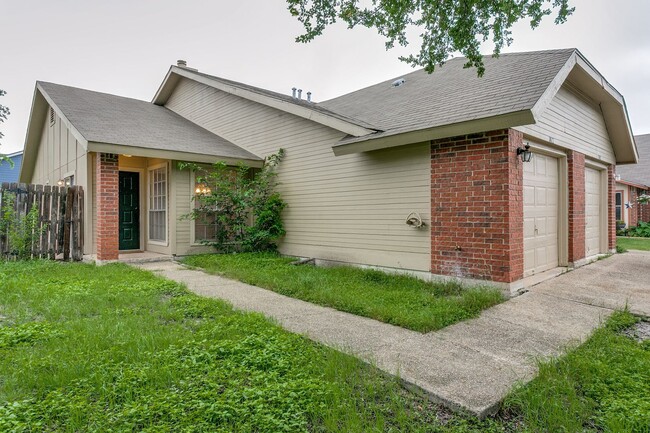 Building Photo - 2-BEDROOM DUPLEX