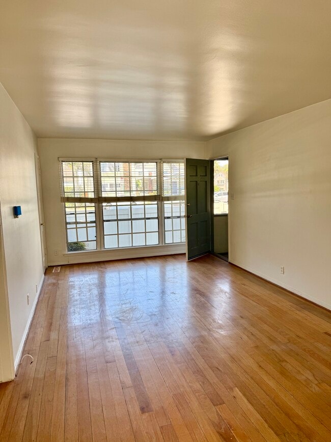 Sala de estar - 414 Grand Blvd