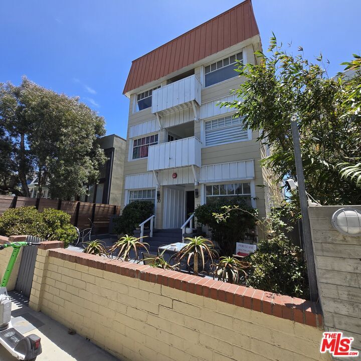 Foto del edificio - 30 Dudley Ave