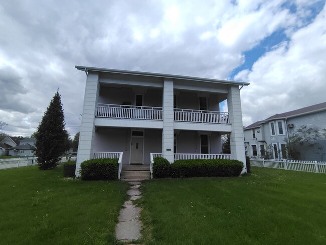 Building Photo - 1220 S Washington St
